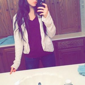 White/off white cardigan